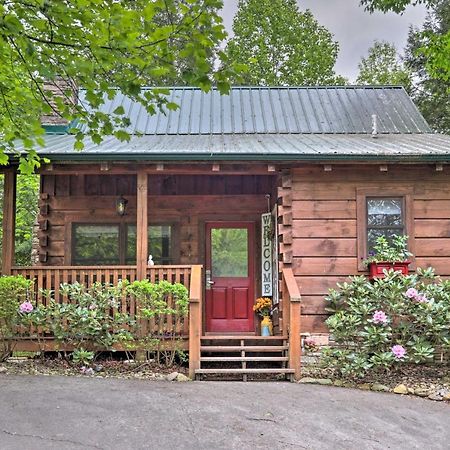 Romantic Gatlinburg Cabin With Hot Tub And Pool Access Apartment Exterior foto