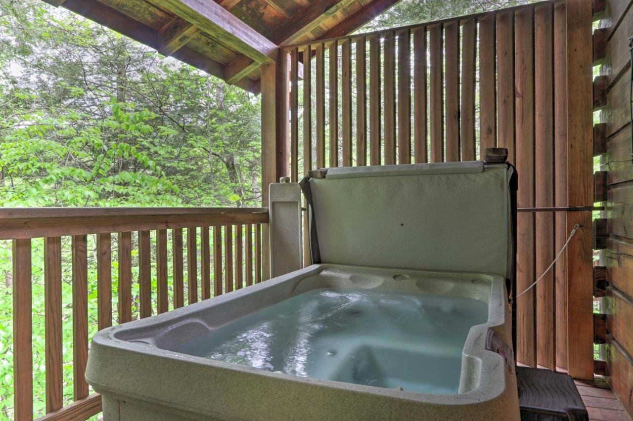 Romantic Gatlinburg Cabin With Hot Tub And Pool Access Apartment Exterior foto