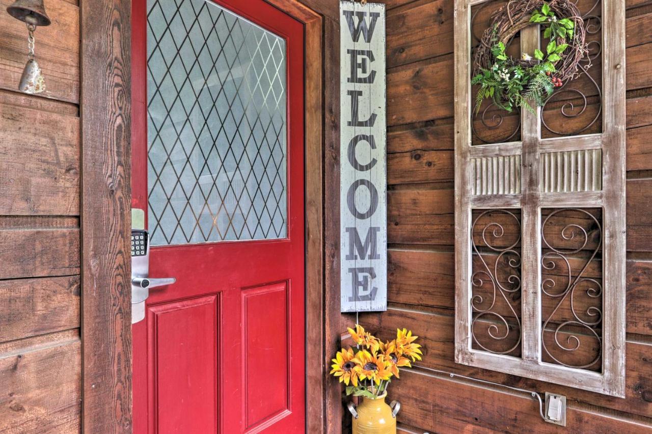 Romantic Gatlinburg Cabin With Hot Tub And Pool Access Apartment Exterior foto