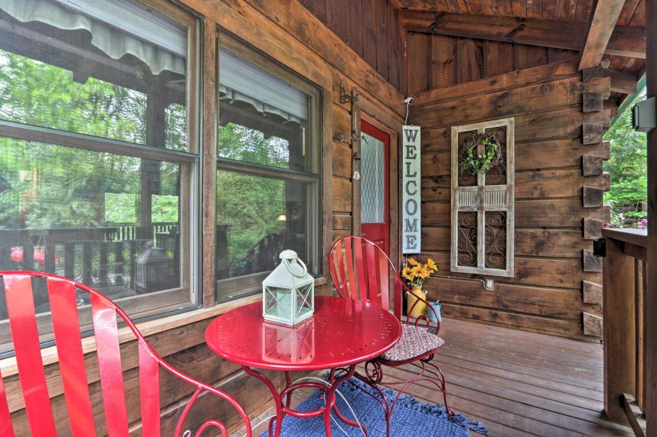Romantic Gatlinburg Cabin With Hot Tub And Pool Access Apartment Exterior foto
