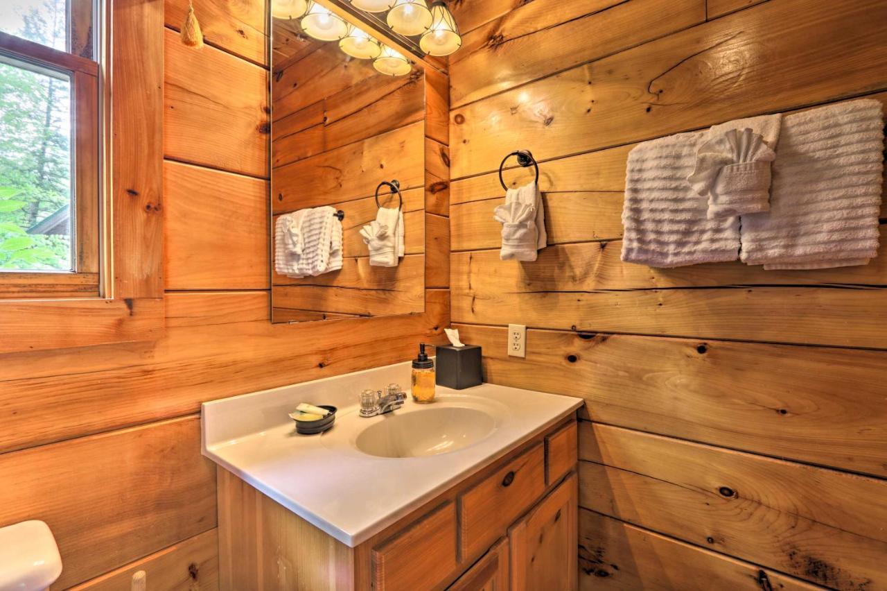Romantic Gatlinburg Cabin With Hot Tub And Pool Access Apartment Exterior foto