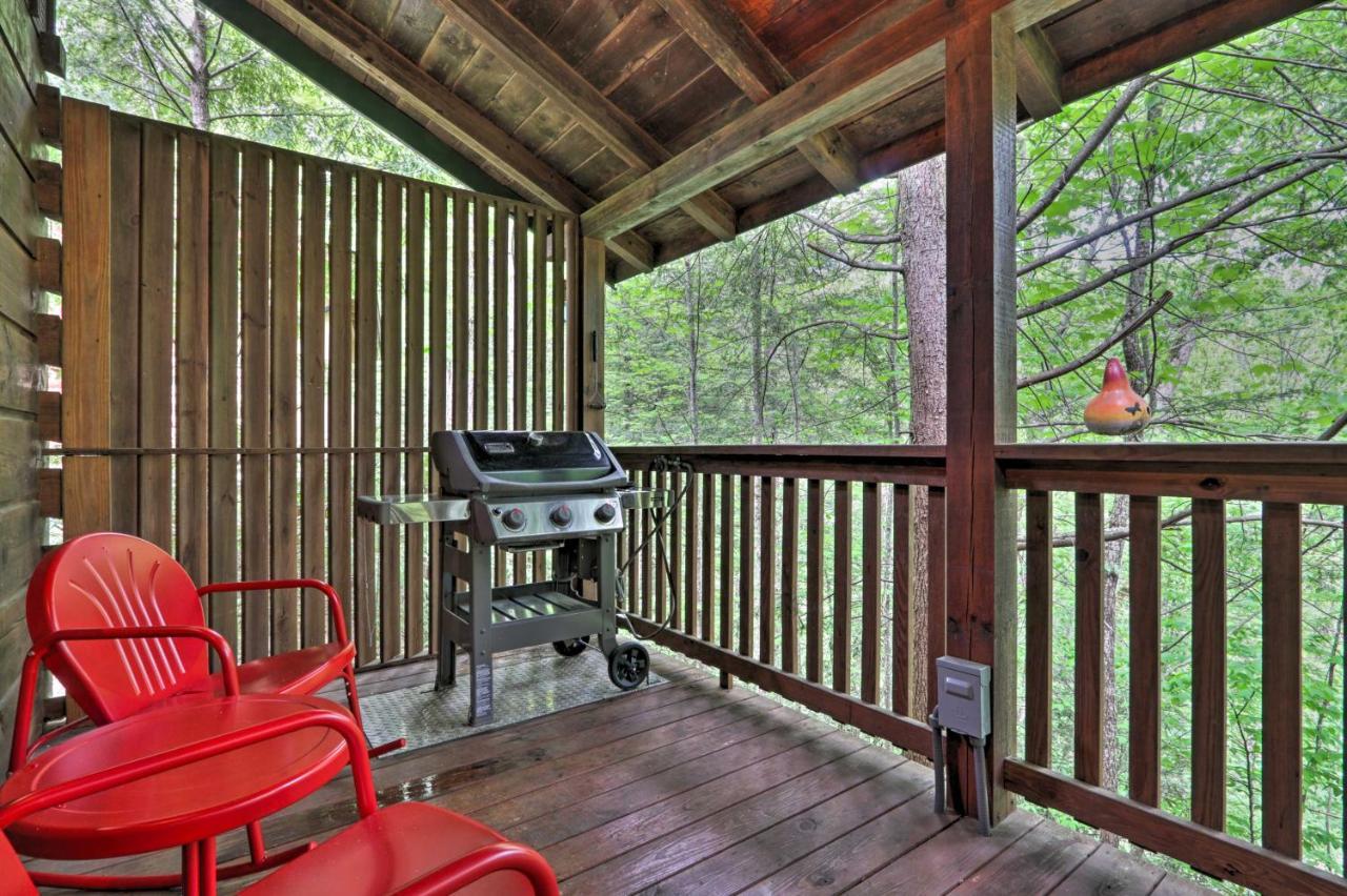 Romantic Gatlinburg Cabin With Hot Tub And Pool Access Apartment Exterior foto