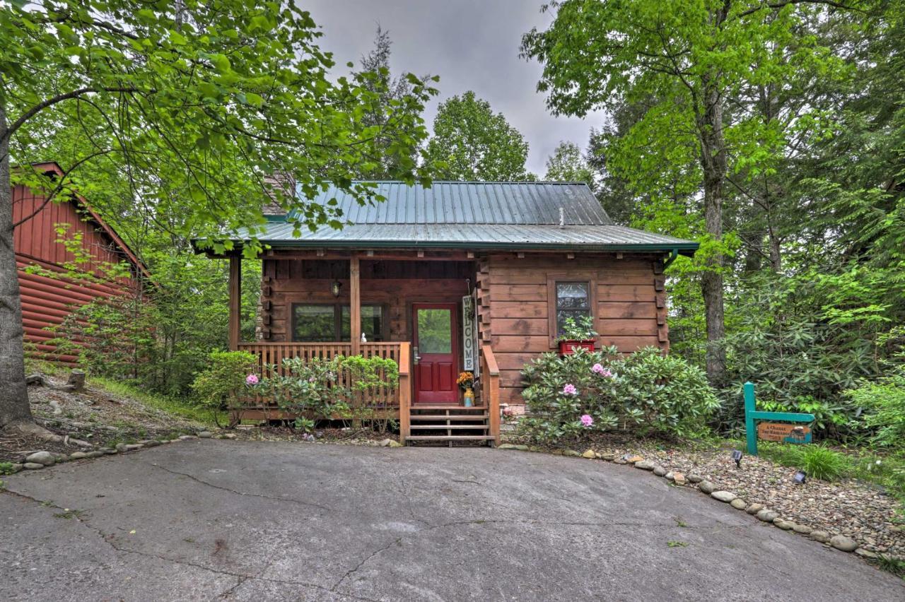 Romantic Gatlinburg Cabin With Hot Tub And Pool Access Apartment Exterior foto