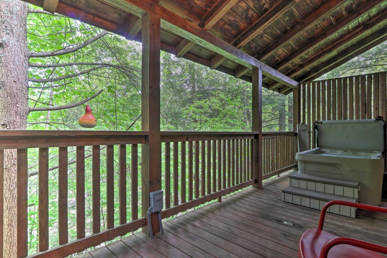 Romantic Gatlinburg Cabin With Hot Tub And Pool Access Apartment Exterior foto