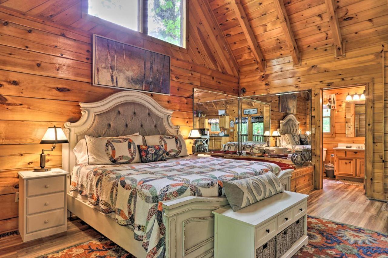 Romantic Gatlinburg Cabin With Hot Tub And Pool Access Apartment Exterior foto